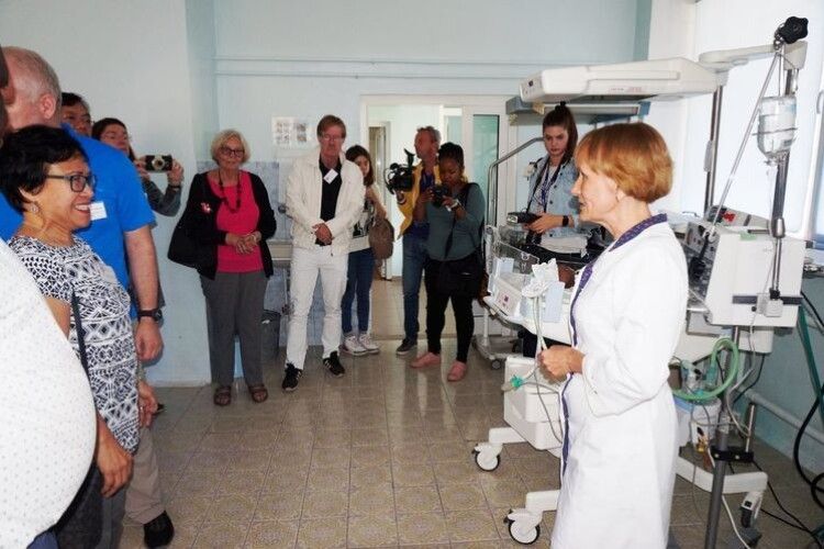 Волонтери з 21 країни побували у Луцьку в дитячій лікарні