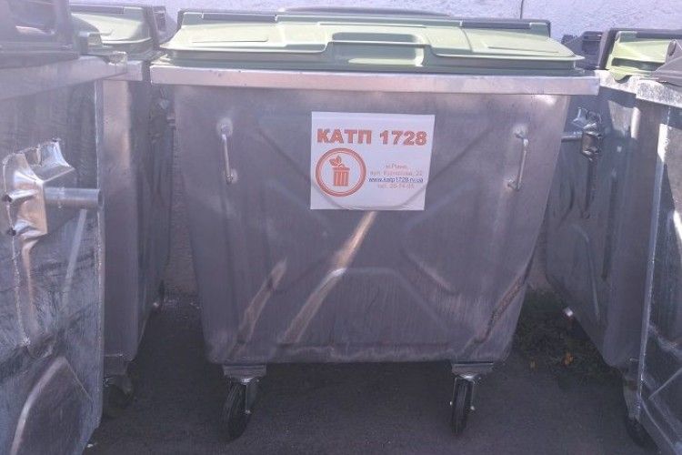 У Рівному встановлюють додаткові євроконтейнери для сміття 