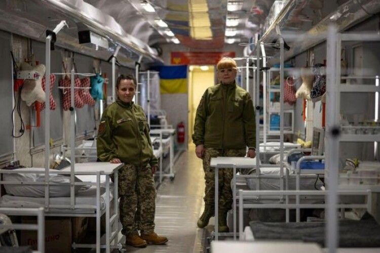 «Укрзалізниця» презентувала оновлений медичний евакуаційний потяг