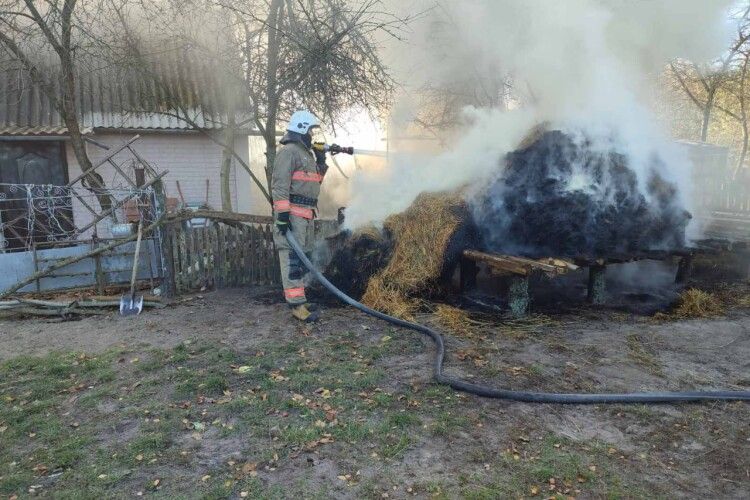 На Волині горіли господарські споруди та двоповерховий будинок