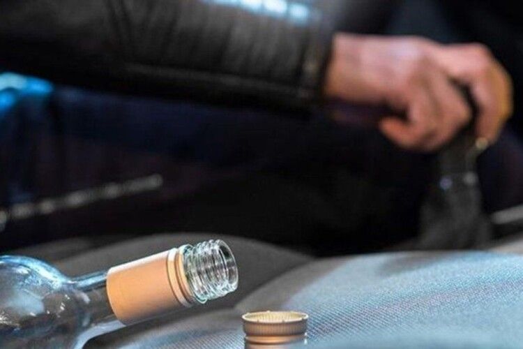 Не дав наробити лиха: у Луцьку вночі чоловік затримав підозрілого водія (Відео)