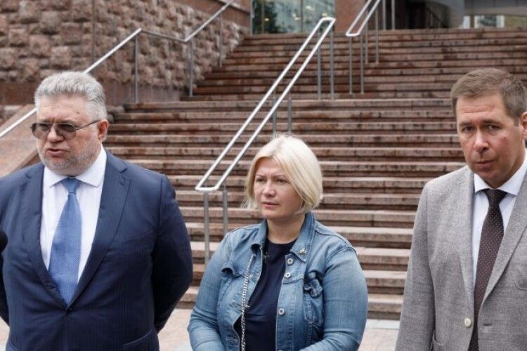 Влада сфабрикувала проти Порошенка «експертизу», яка повторює російську пропаганду