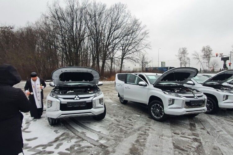 Волинські бійці 100 бригади ТрО отримали повнопривідну вантажівку і позашляховики