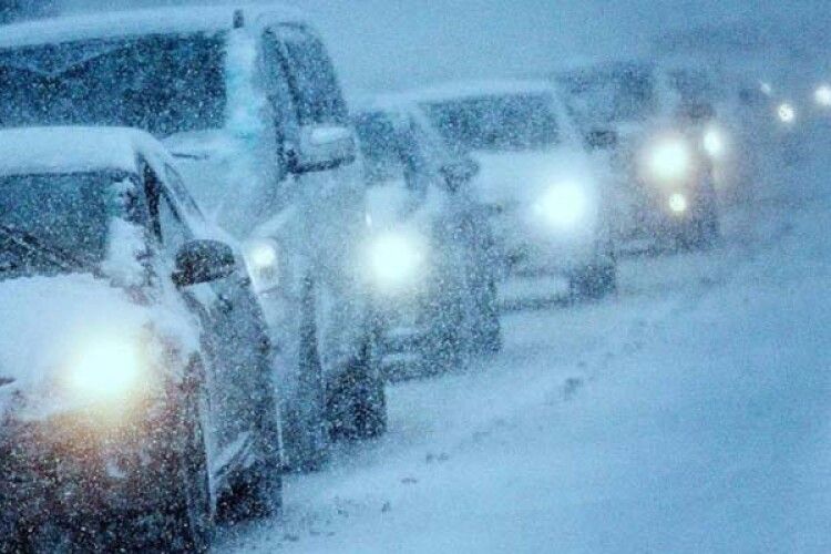 Перед вихідними частину України накриють дощі та снігопади