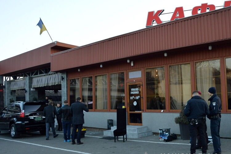 Поліцейські та прикордонники затримали причетного до стрілянини на автомийці в Луцьку (Фото. Відео)
