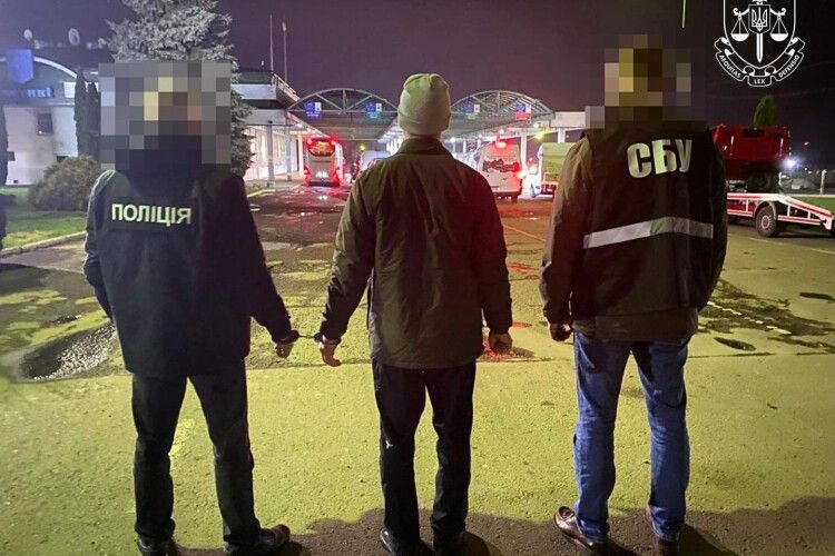 На кордоні з ЄС затримано українця, який воював на боці росії 