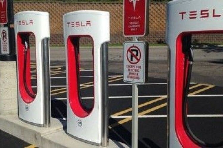Tesla відкриє в Україні 2 станції зарядки - Supercharger