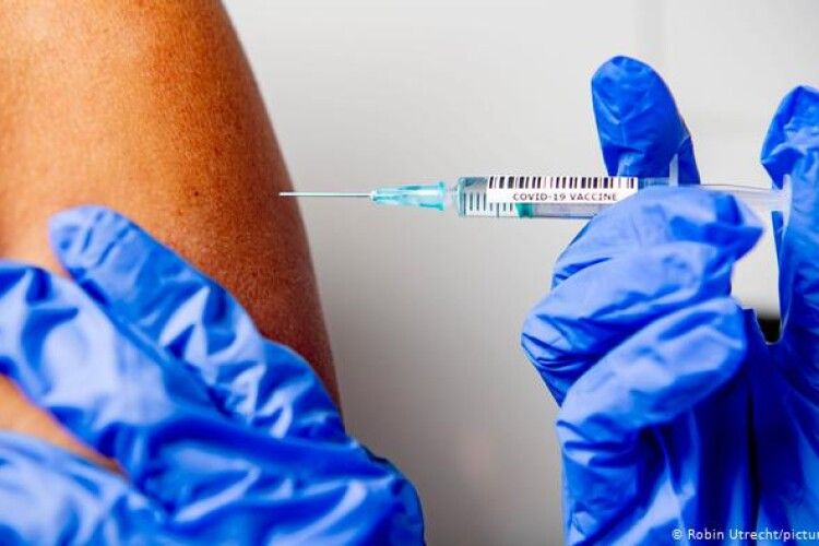 Ураїнці не готові вакцинуватися від коронавірусу безплатно, а платно –  будуть