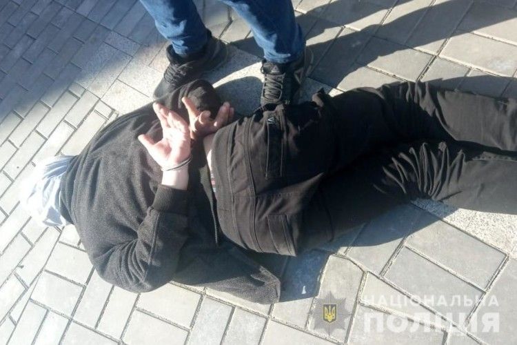На Волині оперативники затримали групу квартирних злодіїв (фото, відео)