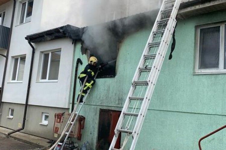 Люди побачили стовп диму: у ДСНС розповіли, що сьогодні в обідню пору горіло в Луцьку