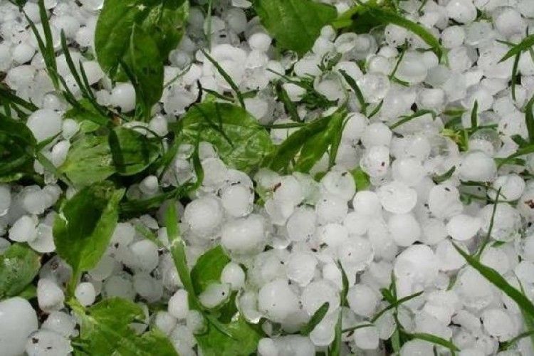 Москвичів добряче побив град