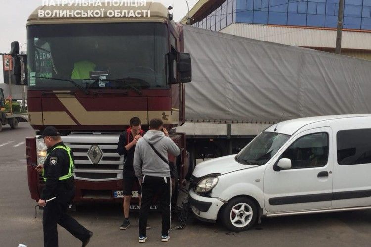 У Луцьку на Карпенка-Карого ДТП з потерпілими