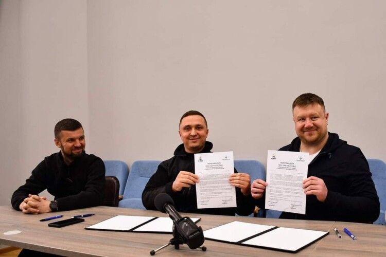 Волинський нардеп та мер Нововолинська побували у прифронтовому Ніжині (Відео)