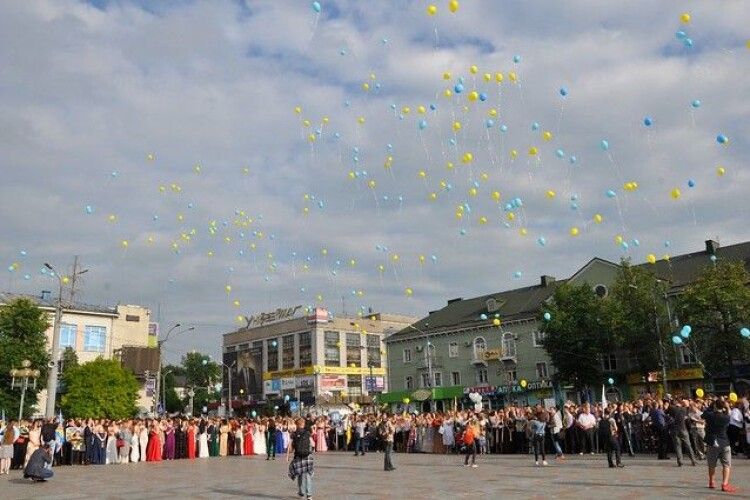 На Рівненщині влаштували випускний без кульок і сміття