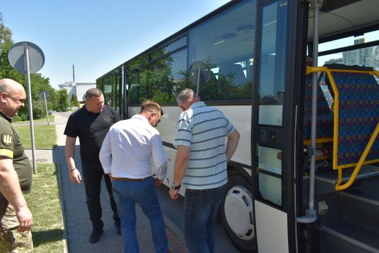 З Волині військовим передали автобус для перевезення поранених бійців