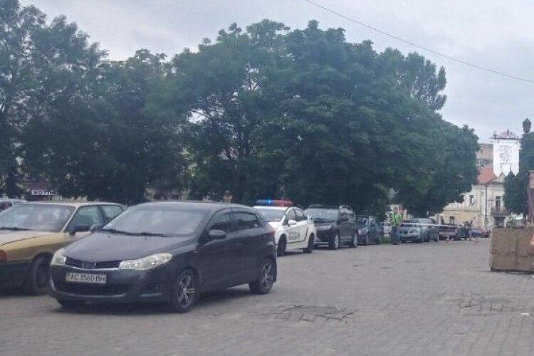 Зранку правоохоронці отримали повідомлення про замінування більше 20 об'єктів у Луцьку