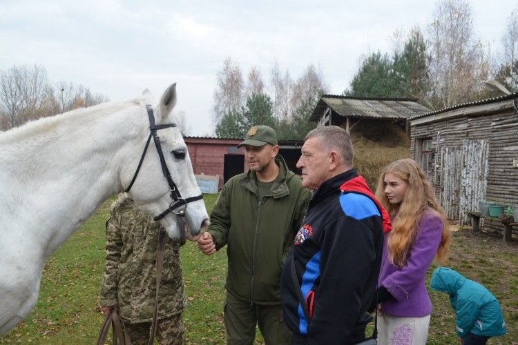 Соловичівському сільському голові «Волинська Січ» передала на утримання коня