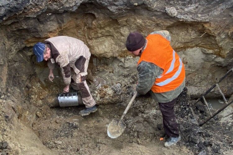 Щоб повернути воду жителям райцентру Волині, довелося глибоко копати