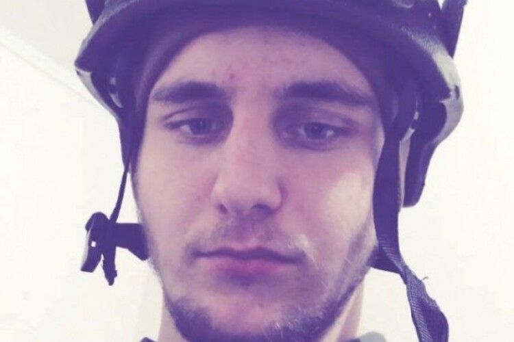 20-річний воїн з Волині вже майже місяць лежить на «Азовсталі» поранений (Фото)