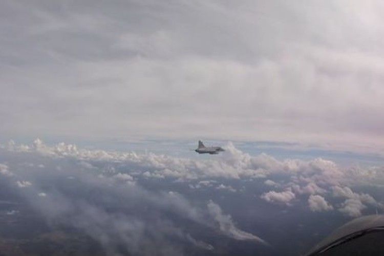 Лісові пожежі у Швеції гасять за допомогою військових винищувачів 