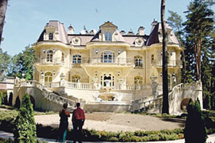 ЯНУКОВИЧ КУПИВ НОВЕ «МЕЖИГІР’Я» ЗА 52 МІЛЬЙОНИ ДОЛАРІВ