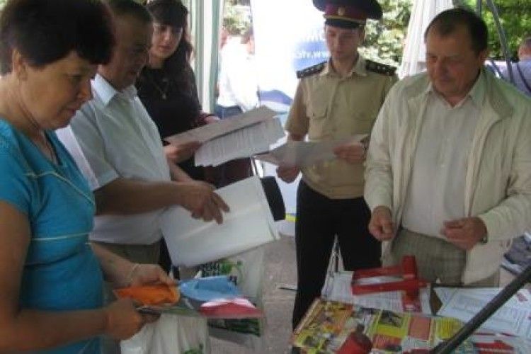 Рятувальники вчили фермерів жнивувати так, аби не клюнув червоний півень (фото)