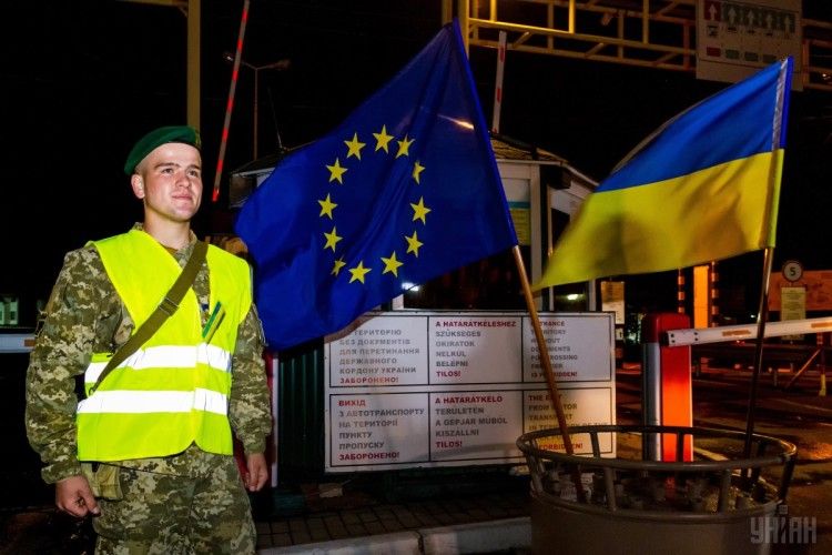 Тисячі українців уже скористалися безвізом, чотирьох таки завернули