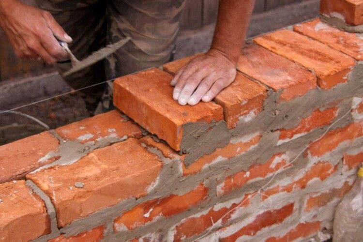 Смерть на будмайданчику: на робітника впала металева конструкція 