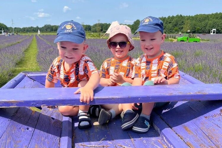 Родина волинських малят-трійнят молиться за повернення з війни їхнього зниклого безвісти дідуся