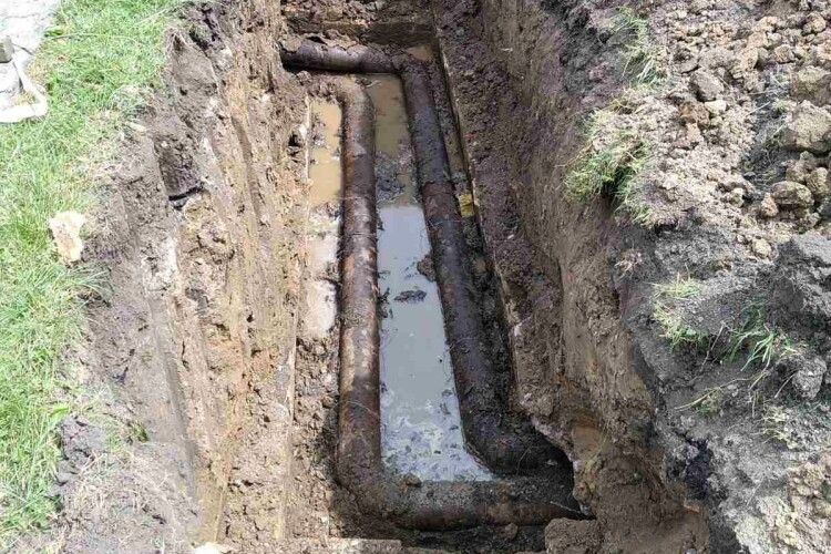 Готують сани влітку: у наймолодшому місті на Волині лагодять системи опалення (Фото)