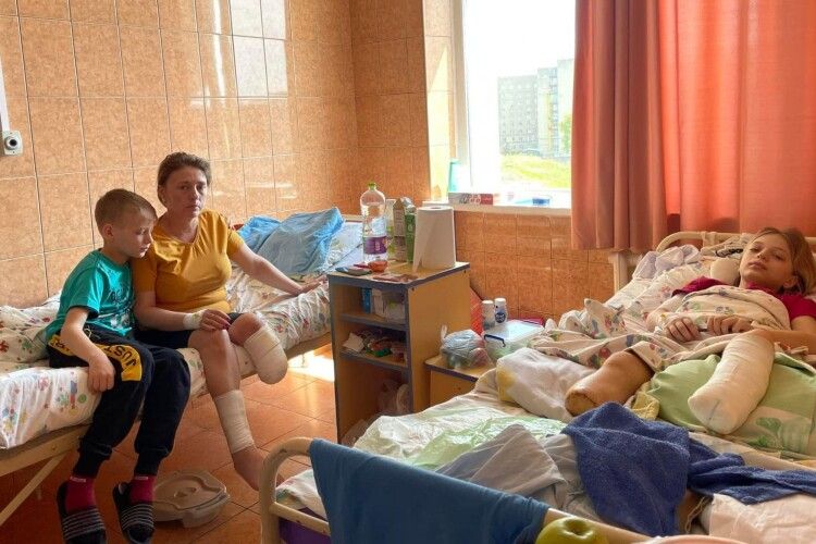 Мама і донька, які залишились без ніг під час обстрілу Краматорська, повернулися із США на ногах!
