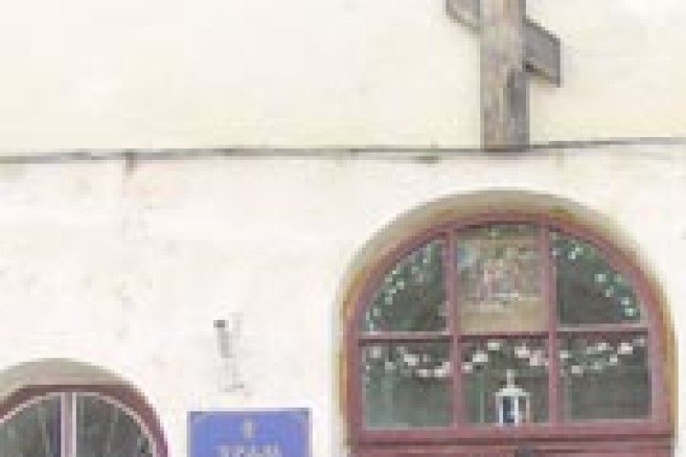 СВЯЩЕНИКИ ПОБИЛИСЬ У ХРАМІ 