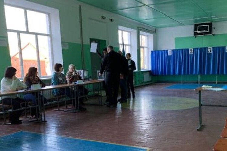 На проміжних виборах народного депутата на Харківщині порожні виборчі дільниці