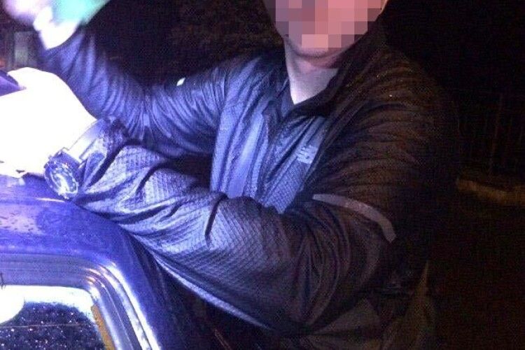 У Рівному поліція затримала квартирного злодія, який був у державному розшуку
