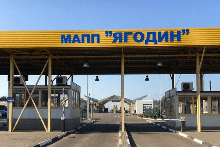 Волинянин намагався «купити» виїзд з України: йому повідомили про підозру