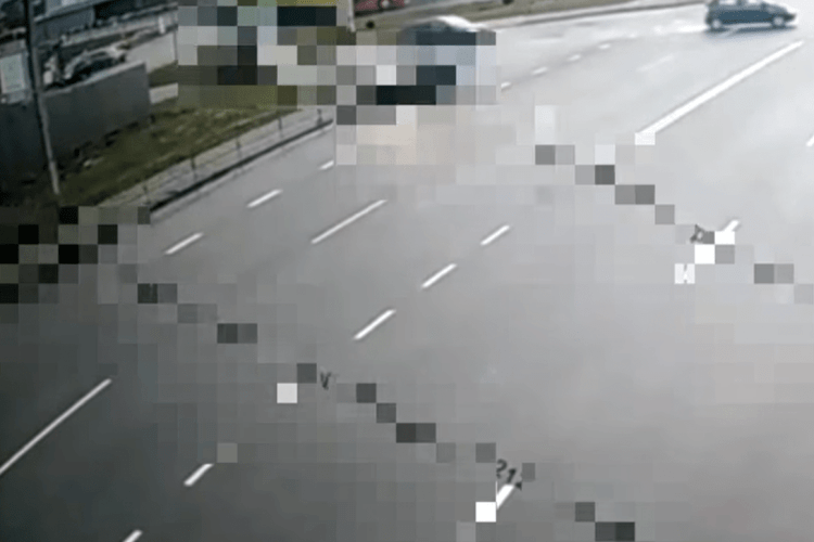 У Луцьку водій BMW влетів у паркан (Відео)