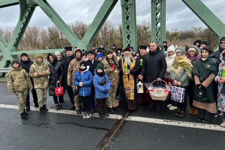 На Волині зустріли Вифлеємський вогонь миру (Фото)