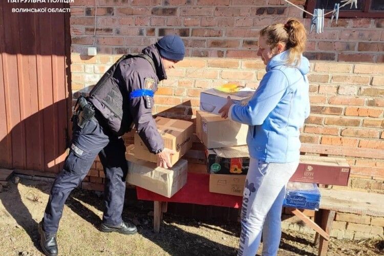 На Волині господині печуть смаколики для переселенців (Фото)