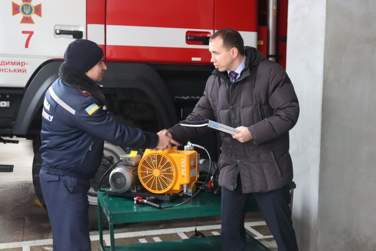 Володимир-Волинські рятувальники отримали потужний компресор 