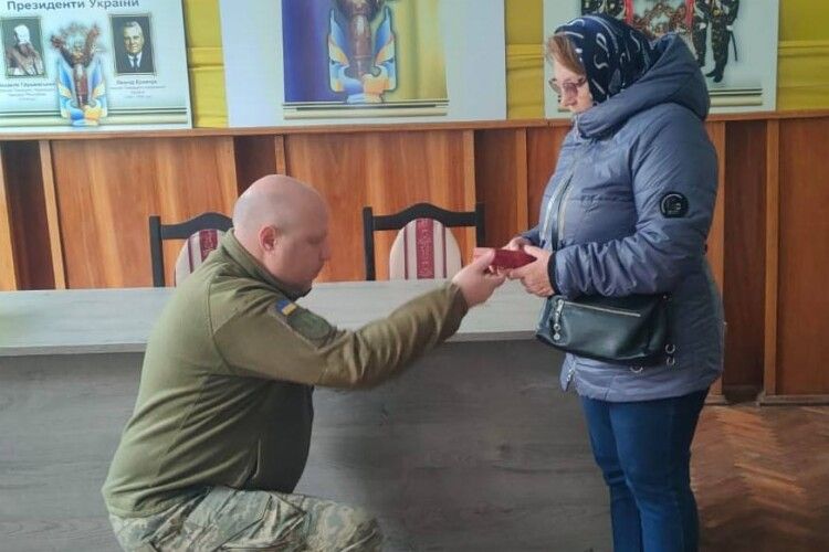 Матері загиблого воїна з Волині вручили державну нагороду