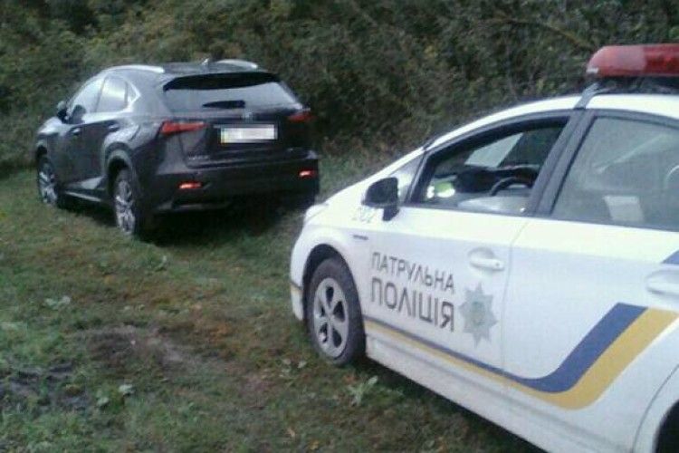 Викрадений на Львівщині «Lexus» тікав від поліції рівненськими полями – але не втік