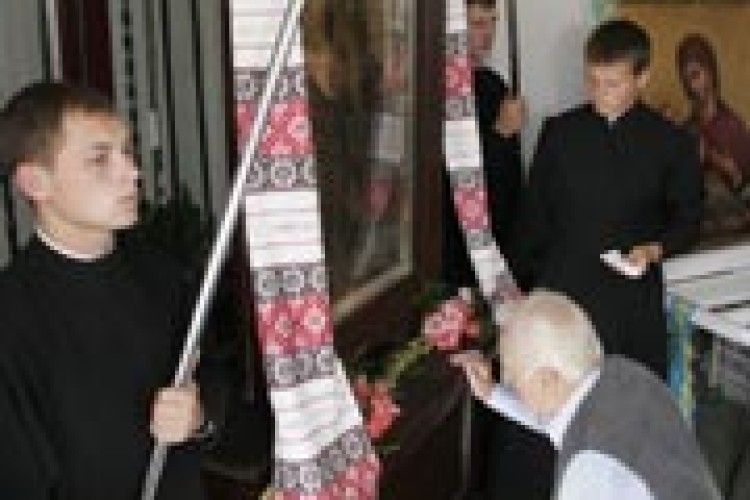 ВІДЛУННЯ СВЯТА:  хресний хід  до чудотворної ікони