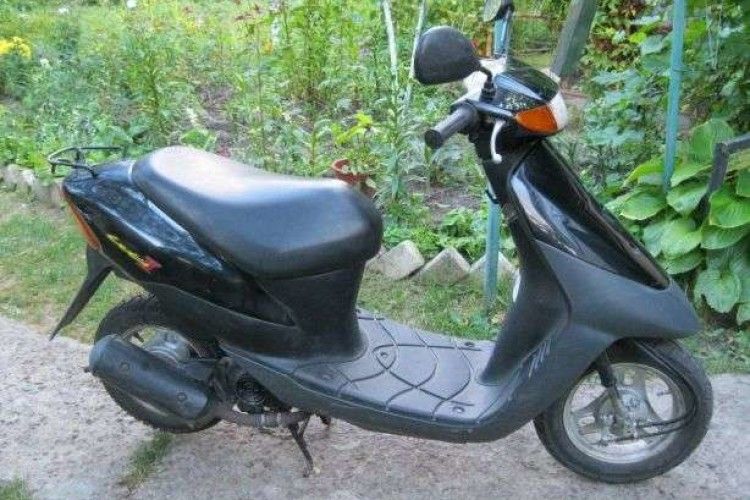 Поки клесовчанин пірнав у ставку, його скутеру приробили ноги