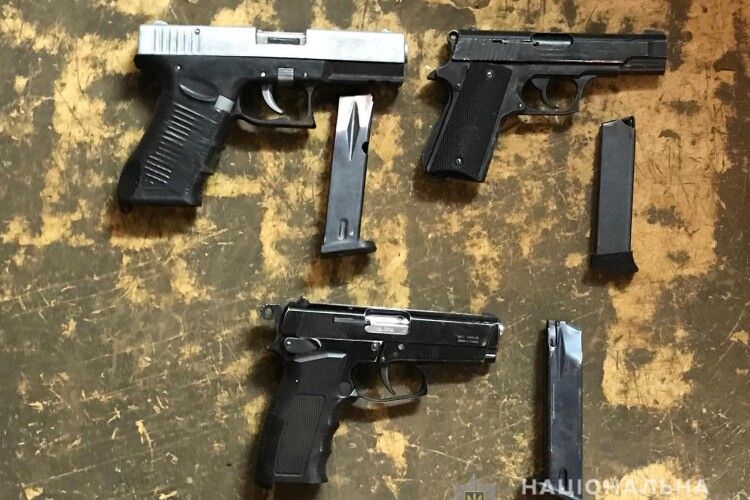 Волинські поліцейські переплавили 13 одиниць незаконної зброї