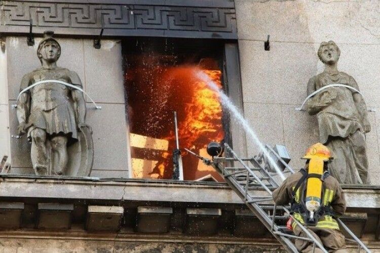 Названо можливу причину масштабної пожежі в Одесі. у місті дводенна жалоба