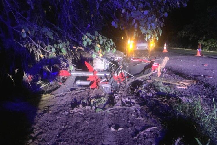 Біля дороги у селі на Рівненщині вночі знайшли 17-річного хлопця