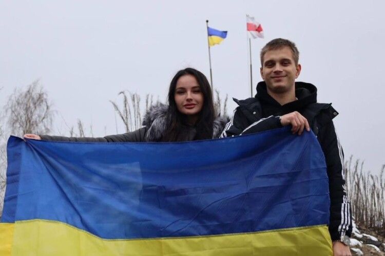 Підліток з Маріуполя, який просив допомоги у Зеленського, повернувся до України