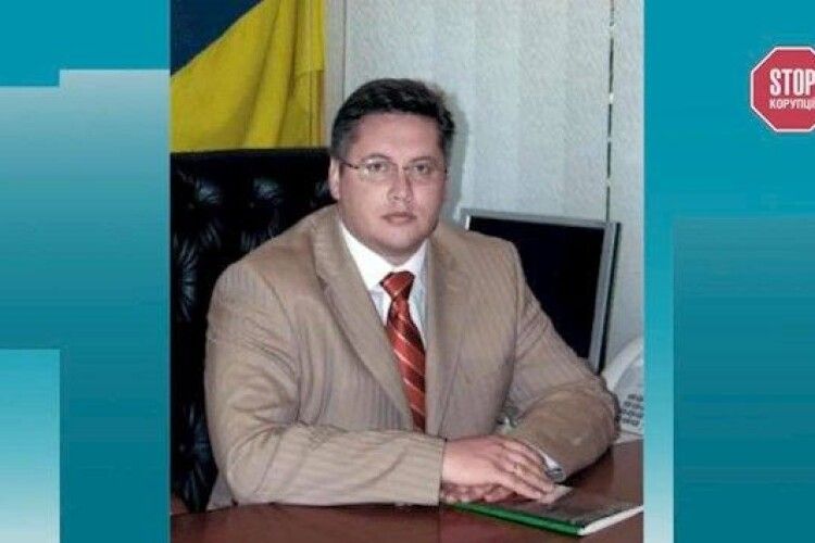 Активісти взялися за екс-прокурора, який побудував палац у київському заповіднику