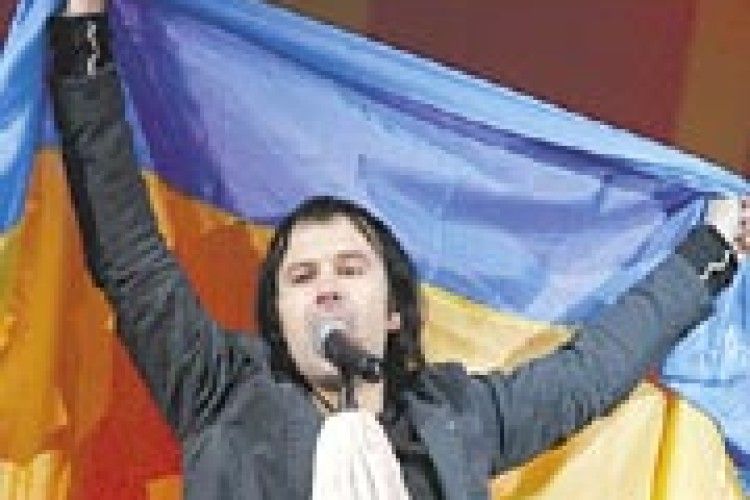 ВАКАРЧУК ЗАСПІВАВ ПРО ПОЛІТИКУ
