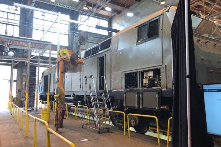 Американці показали перший локомотив «Тризуб», виготовлений для України